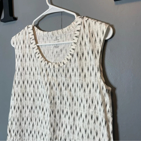 Banana Republic Malibu tee printed design sleeveless tank women’s size small - Picture 6 of 10